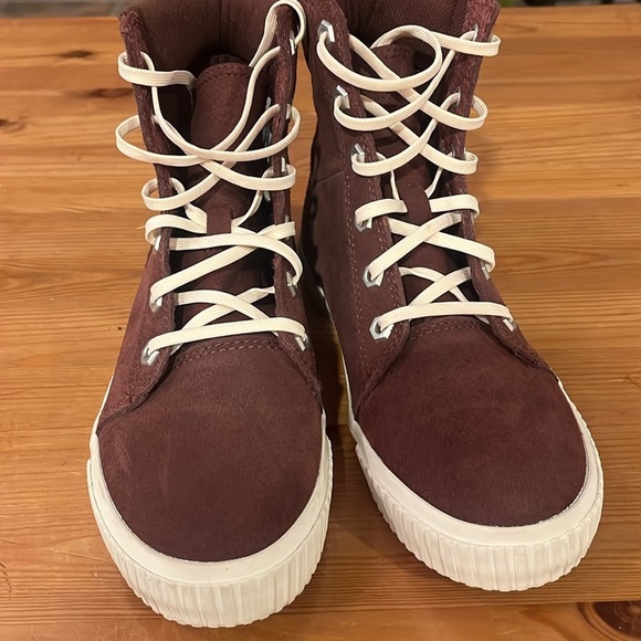 Timberland Women’s Skyla Bay size 6 Burgundy Suede Sneaker Boot - Picture 2 of 13
